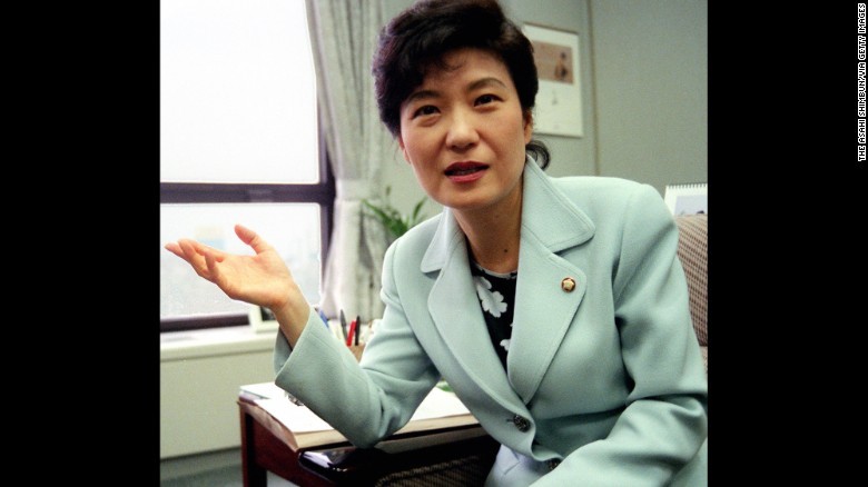 Anh: Su nghiep thang tram day bien co cua ba Park Geun-hye-Hinh-4